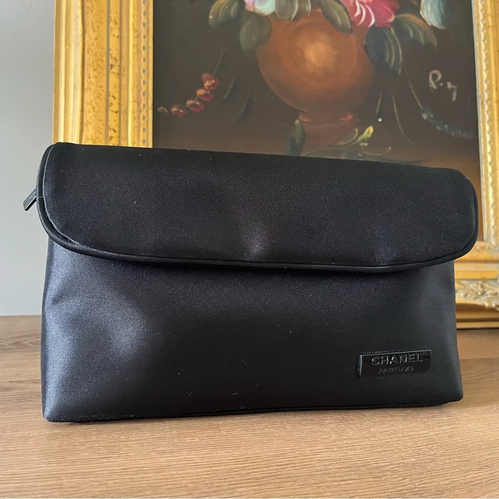 CHANEL Black Satin cosmetic parfume pouch